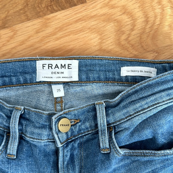 FRAME LE SKINNY DE JEANNE DISTRESSED JEANS SZ 25 - Picture 2 of 3